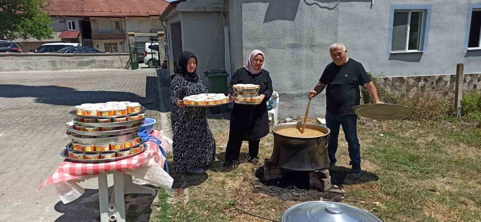 Devrek&rsquo;te vatandaşlar aşure programında bir araya geldiler
