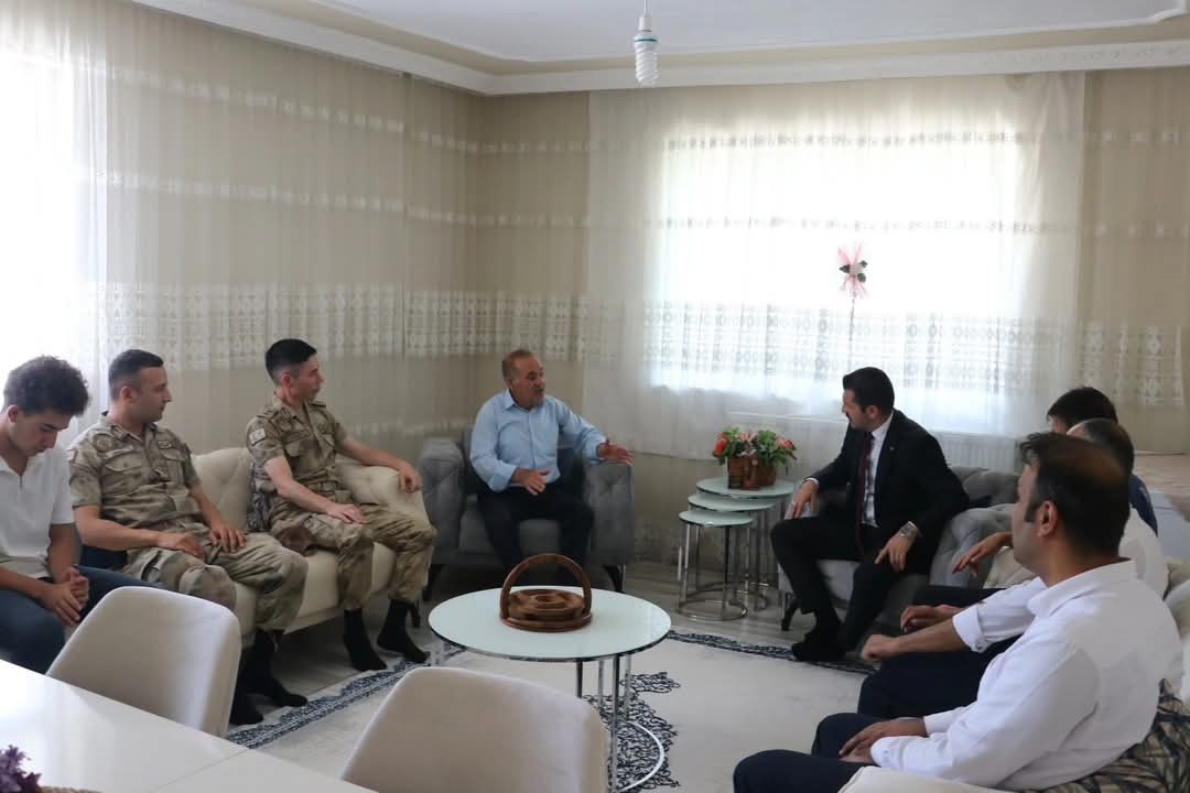 Tutak&rsquo;ta Şehit ailelerine anlamlı ziyaret
