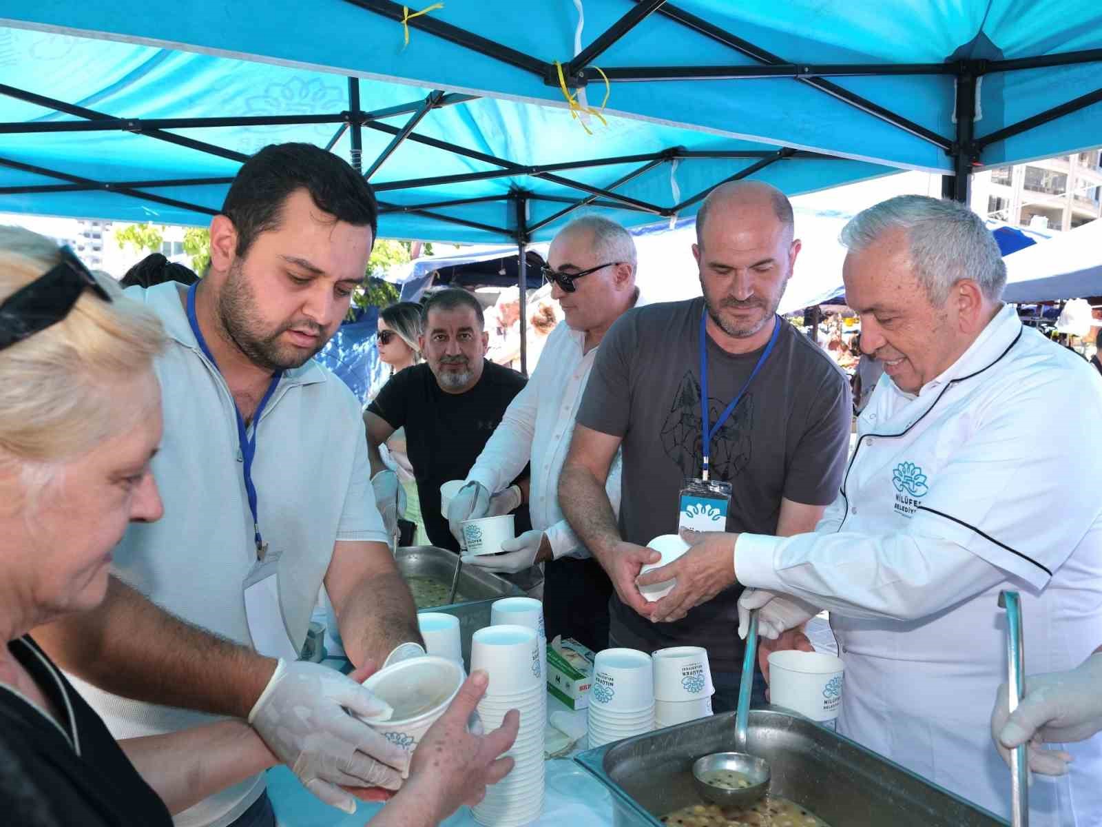 Başkan Şadi Özdemir’den aşure ikramı