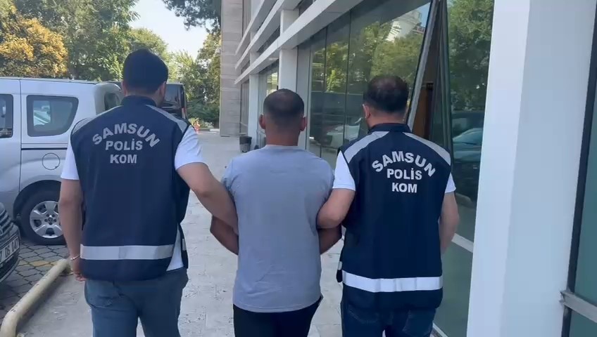 Sahte kimlikle ka&ccedil;ak g&ouml;&ccedil;men taşıma su&ccedil;undan hapis cezası bulunan şahıs yakalandı
