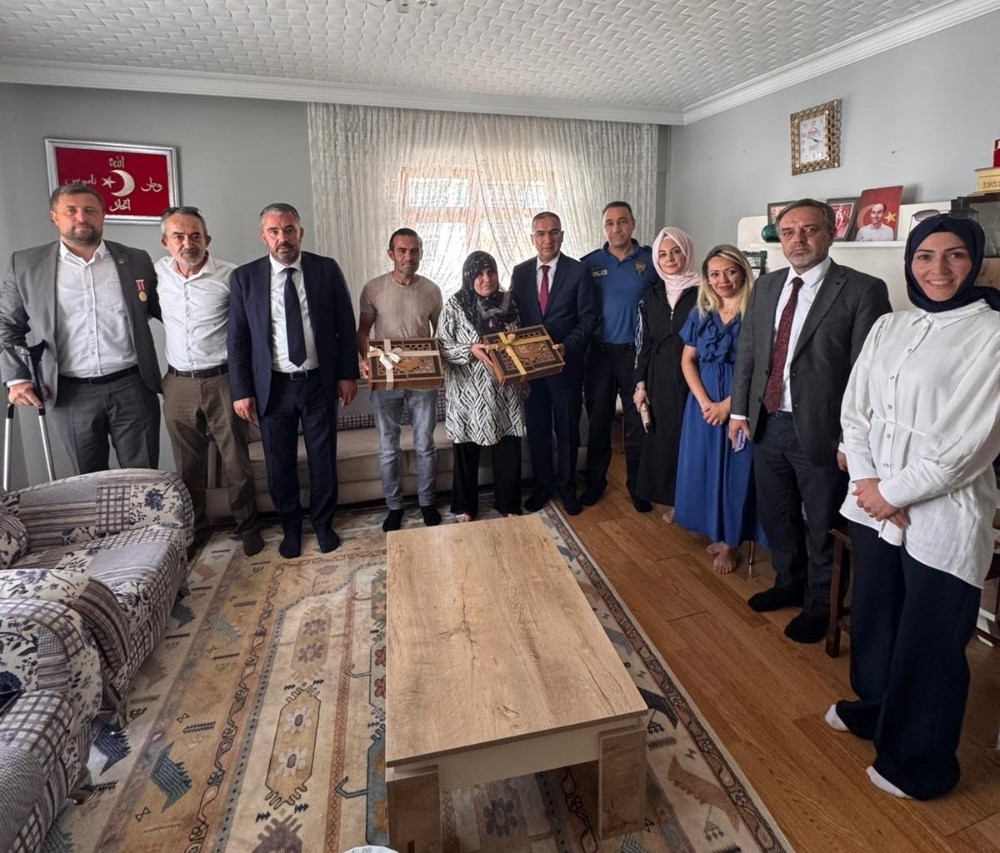 Pursaklar Belediye Başkanı &Ccedil;etin, 15 Temmuz şehitlerinin ailelerini ve gazileri ziyaret etti
