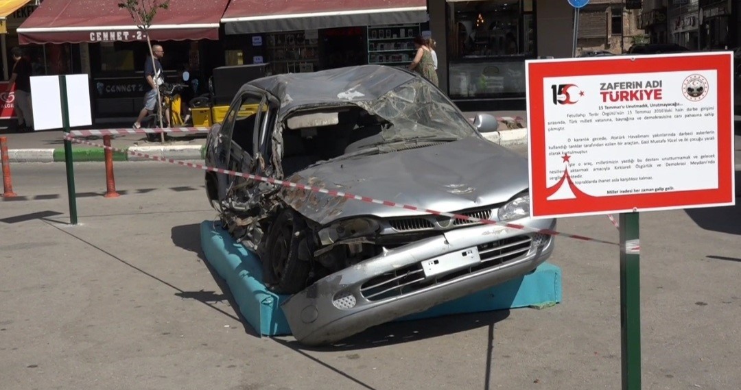 15 Temmuz gecesi tankın ezdiği otomobil Kırklareli’nde sergileniyor