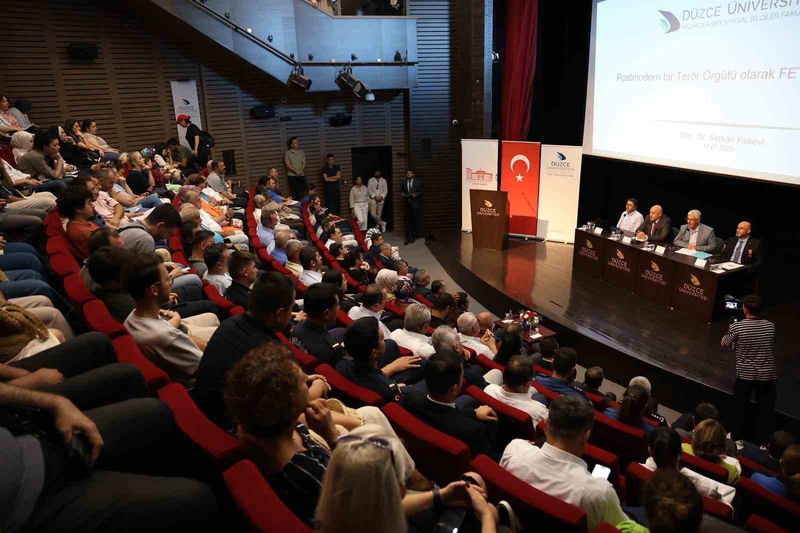 "Zaferin Adı Türkiye" programı yoğun katılımla gerçekleştirildi