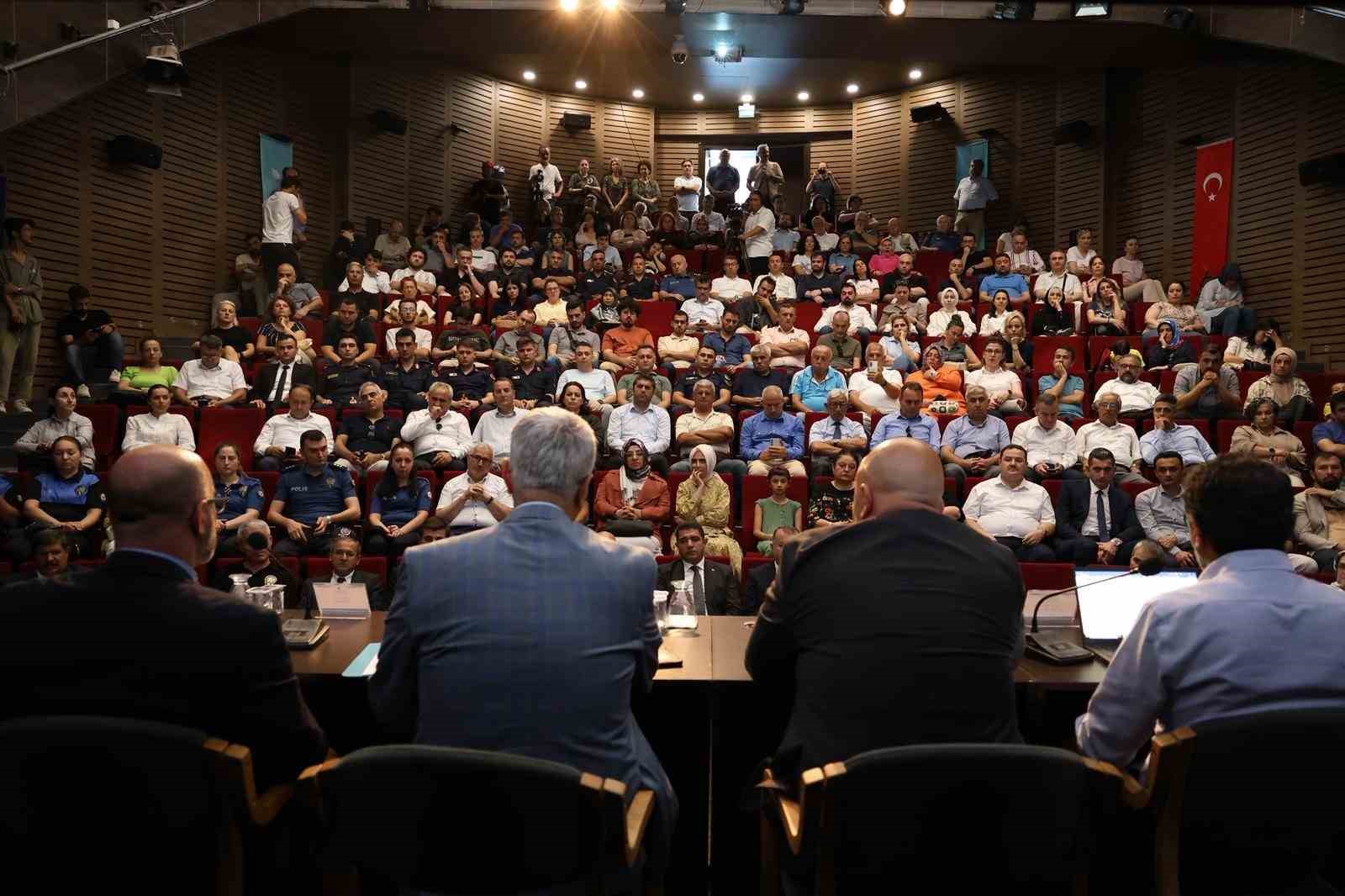 "Zaferin Adı T&uuml;rkiye" programı yoğun katılımla ger&ccedil;ekleştirildi
