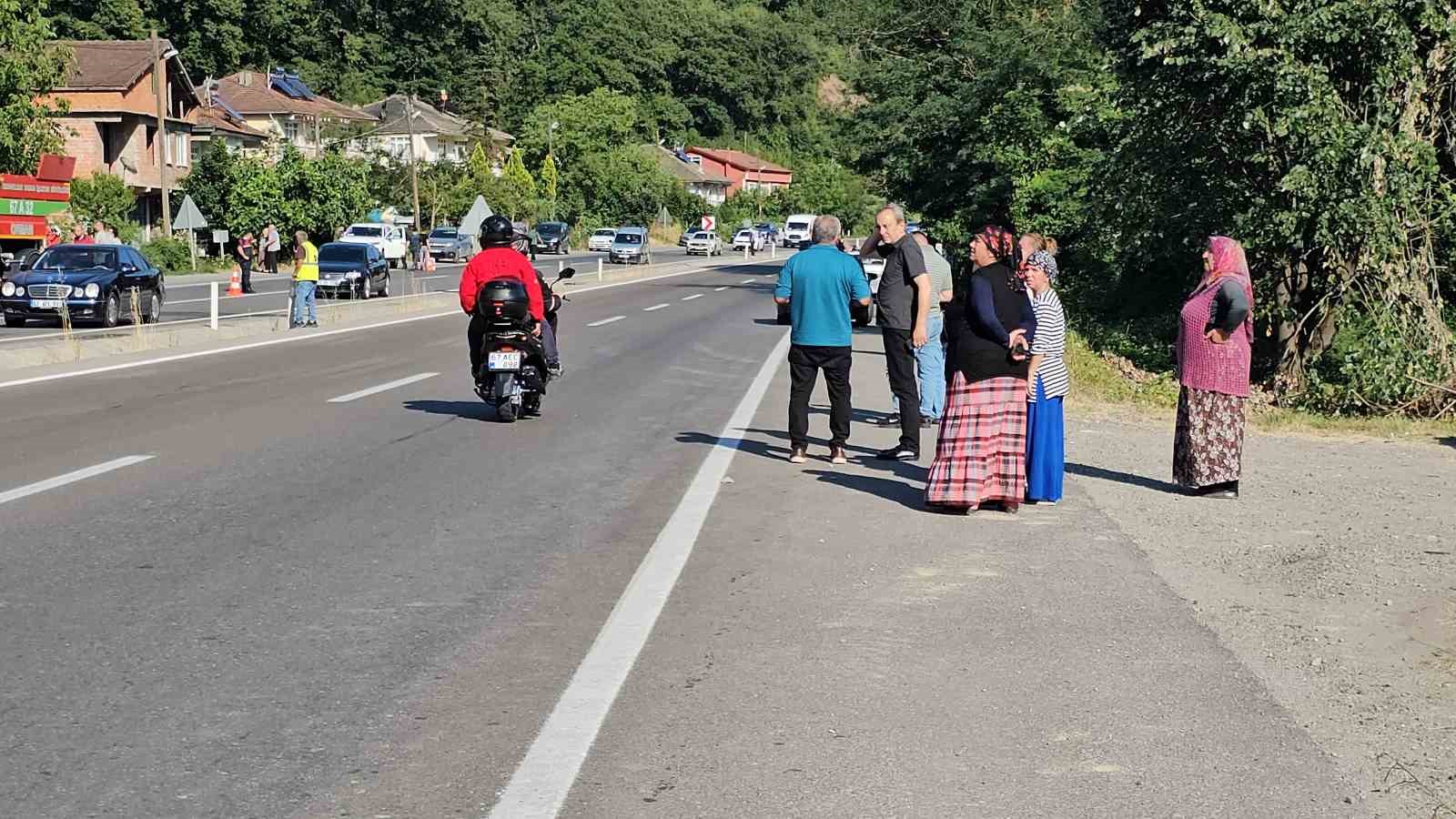 Zonguldak&rsquo;ta &ccedil;ıkan &ouml;rt&uuml; yangını kontrol altına alındı
