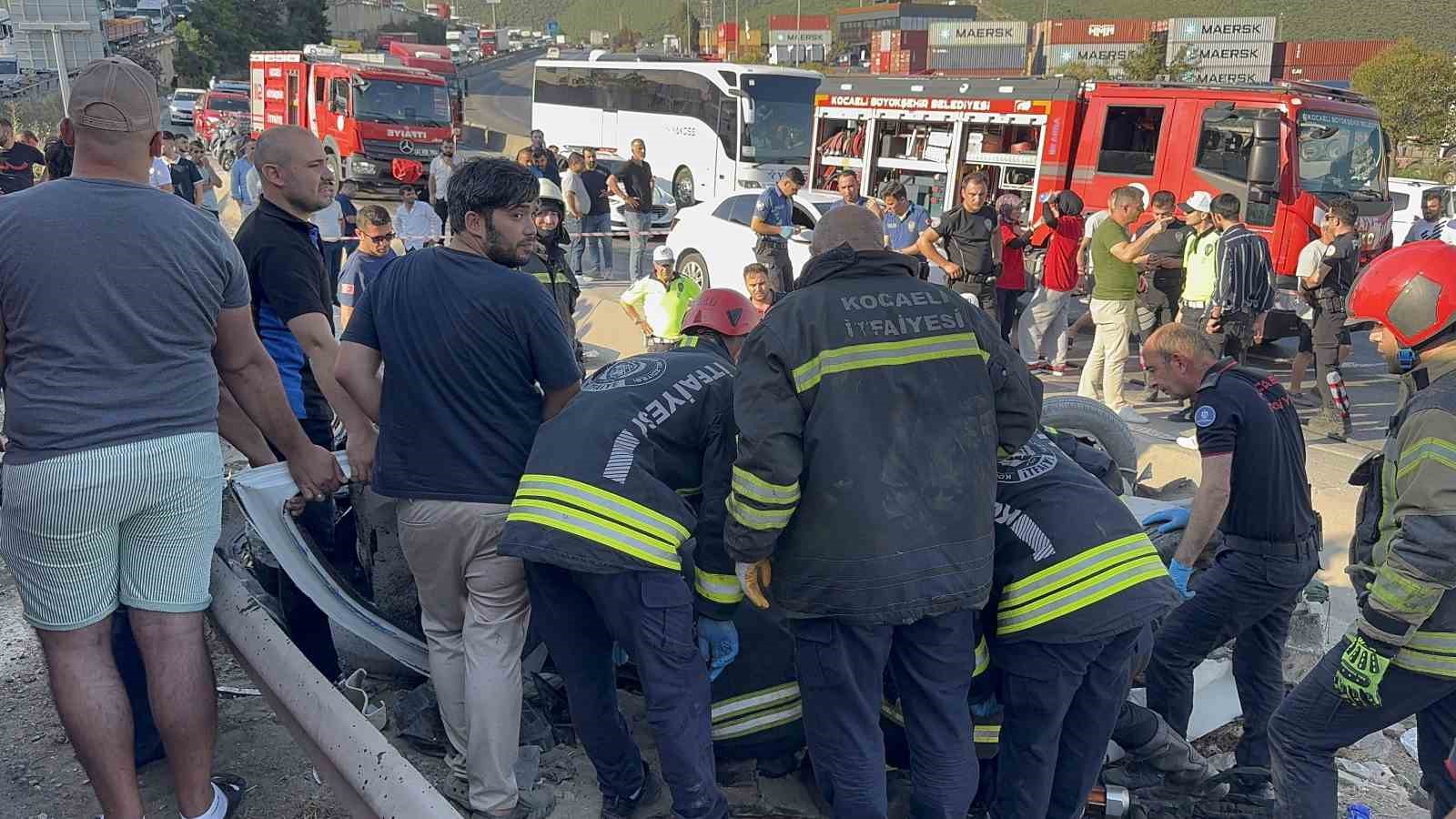 Kocaeli’de korkunç kaza: 5 kişi hayatını kaybetti