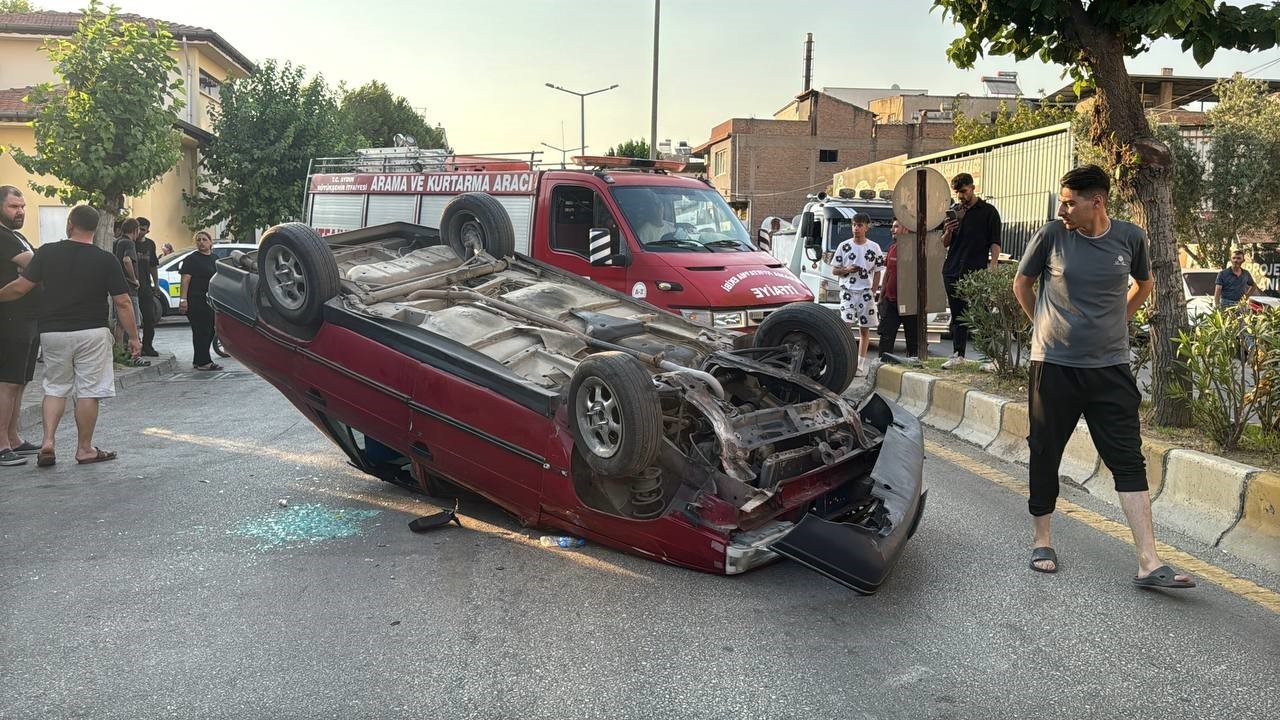 Aydın&rsquo;da 15 yaşındaki gencin kullandığı otomobil takla attı
