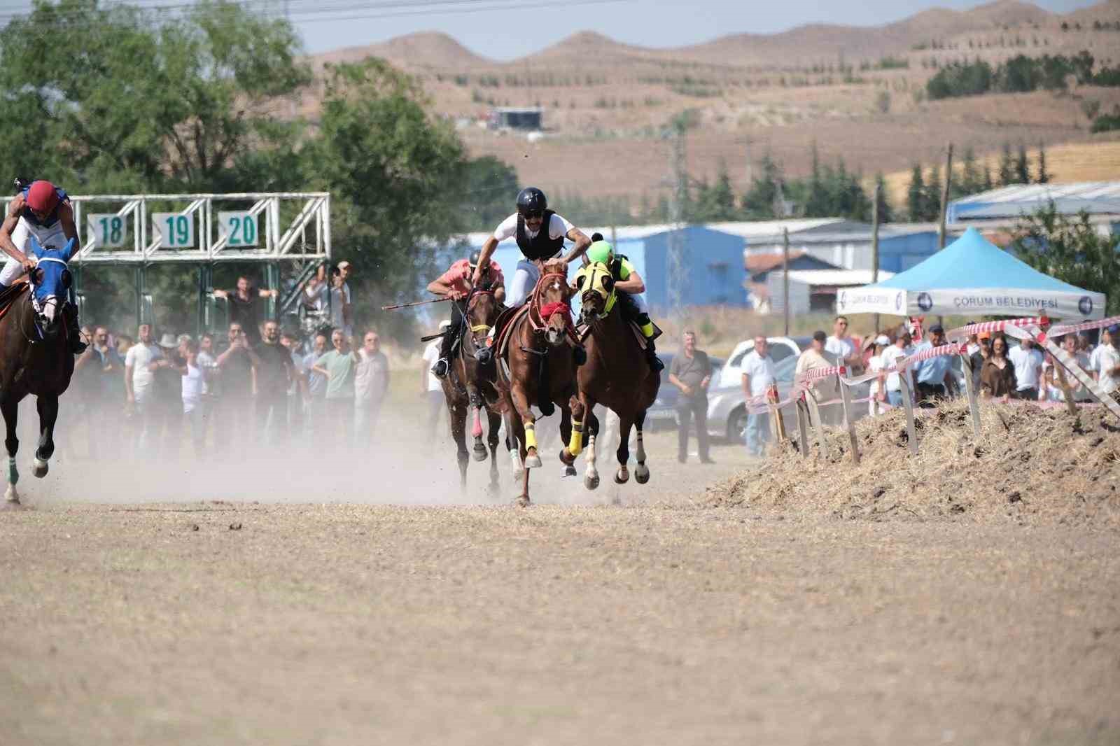 Çorum’da at yarışları nefes kesti