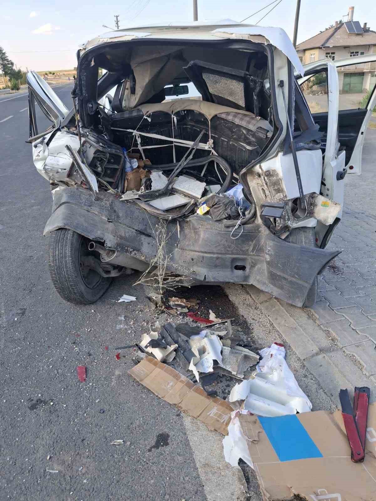 Konya’da minibüs otomobile arkadan çarptı: 3 yaralı