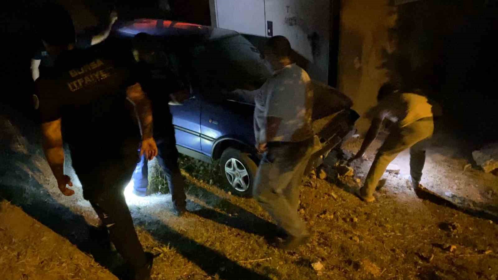 Otomobil şarampole u&ccedil;up trafoya &ccedil;arptı: Kazayı burnu bile kanamadan atlattı
