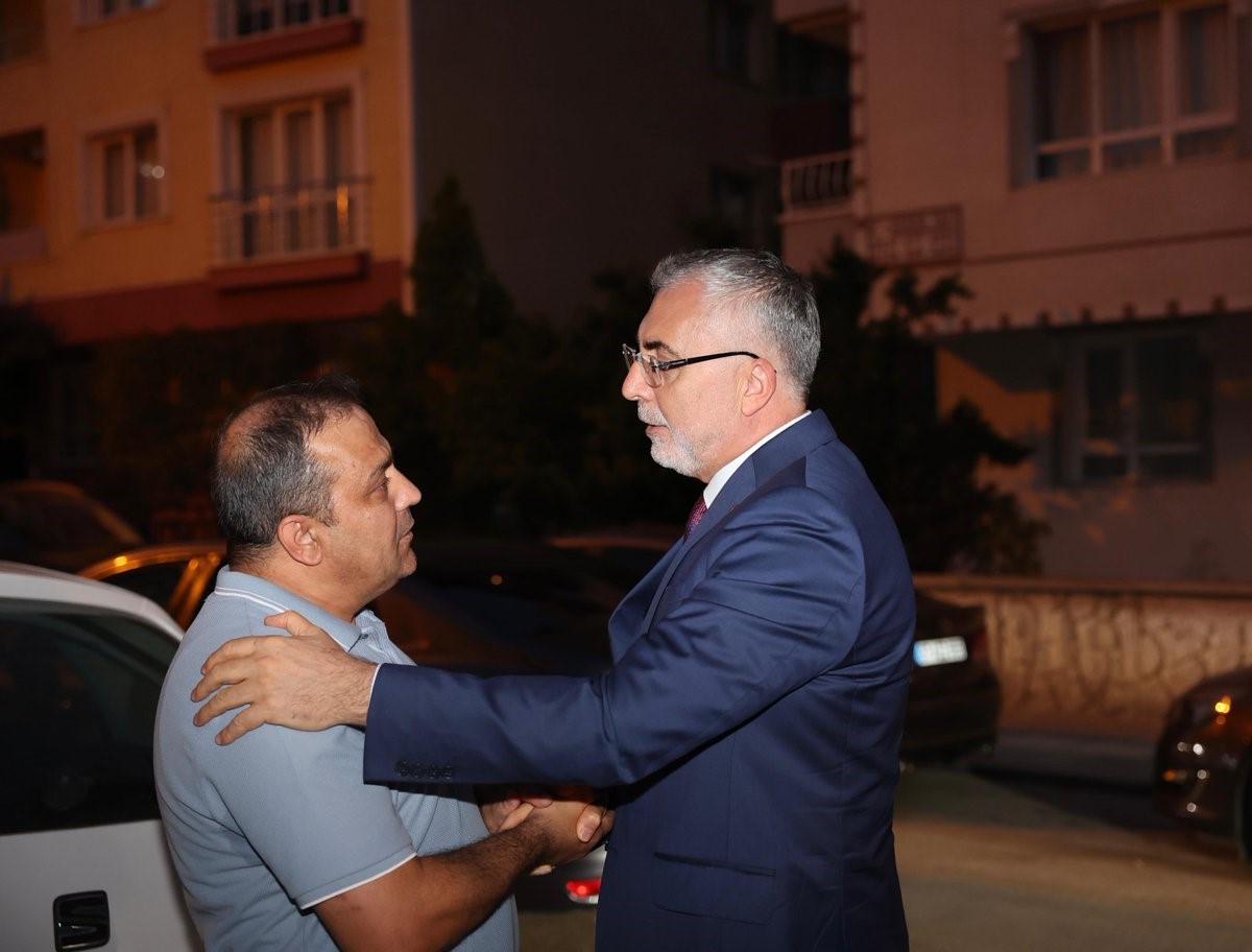 Çalışma ve Sosyal Güvenlik Bakanı Işıkhan, 15 Temmuz şehidi Yakup Kozan’ın ailesini ziyaret etti