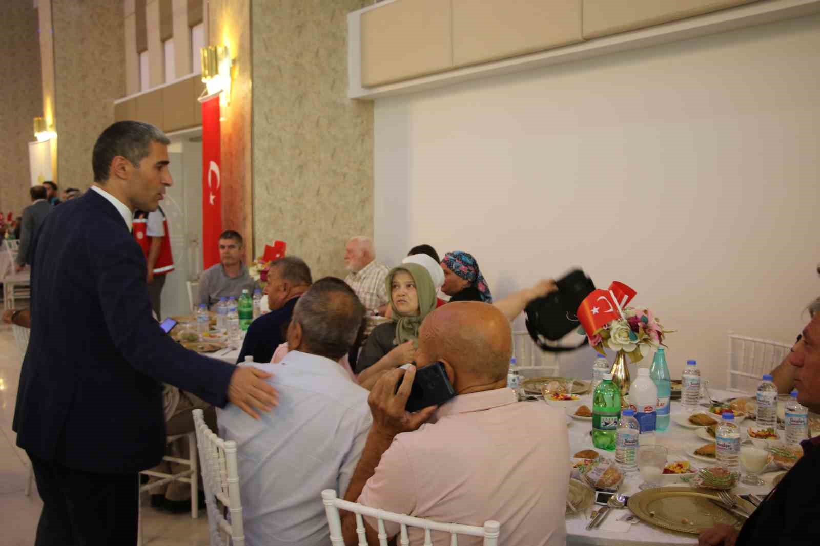 Bakan Yardımcısı Boyraz, Uşak’ta şehit yakınları ve gazi aileleri ile yemekte bir araya geldi