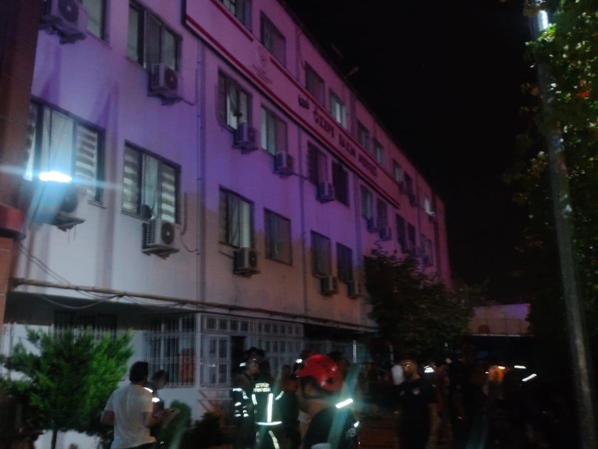 İzmir’de engelli bakımevinde yangın: Engelli vatandaşlar tahliye edildi
