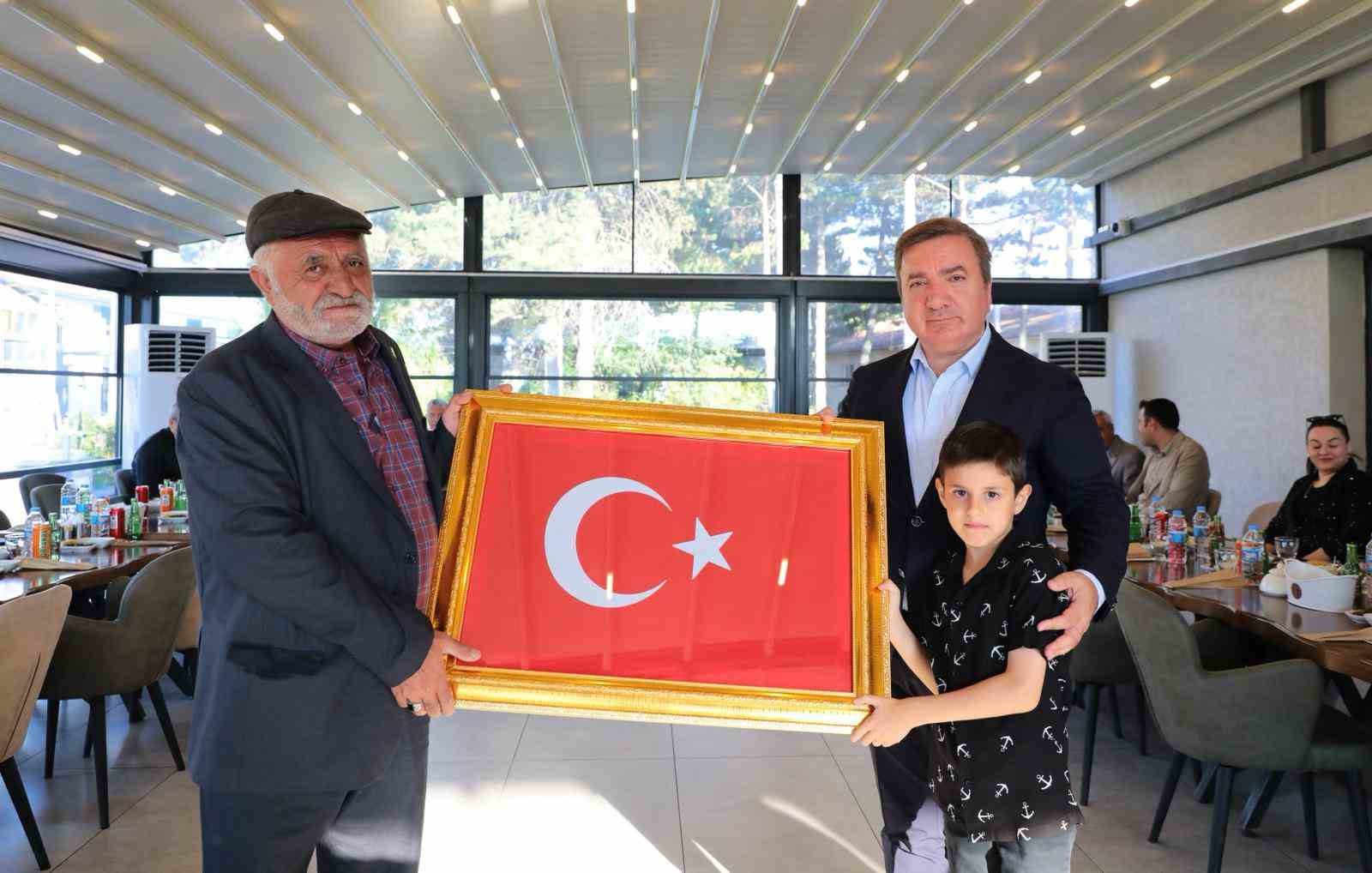 Erzincan&rsquo;da şehit yakınları ile gazi ve ailelerinin onuruna yemek
