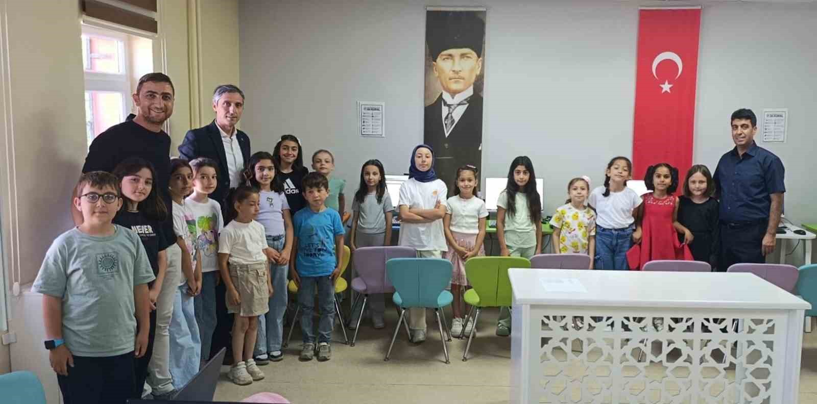 Bayburt&rsquo;ta &ouml;ğrenciler robotik ve futbol kurslarıyla hem eğleniyor hem &ouml;ğreniyor
