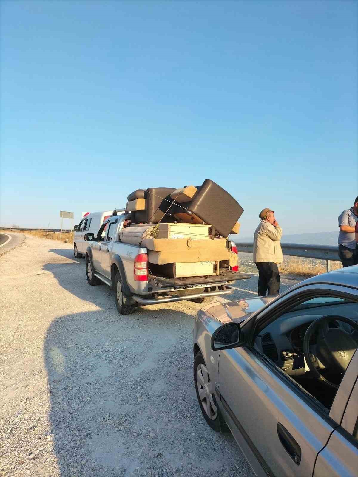 Aydın’dan İzmir’e yardım eli uzandı, topladıkları eşyaları teslim ettiler