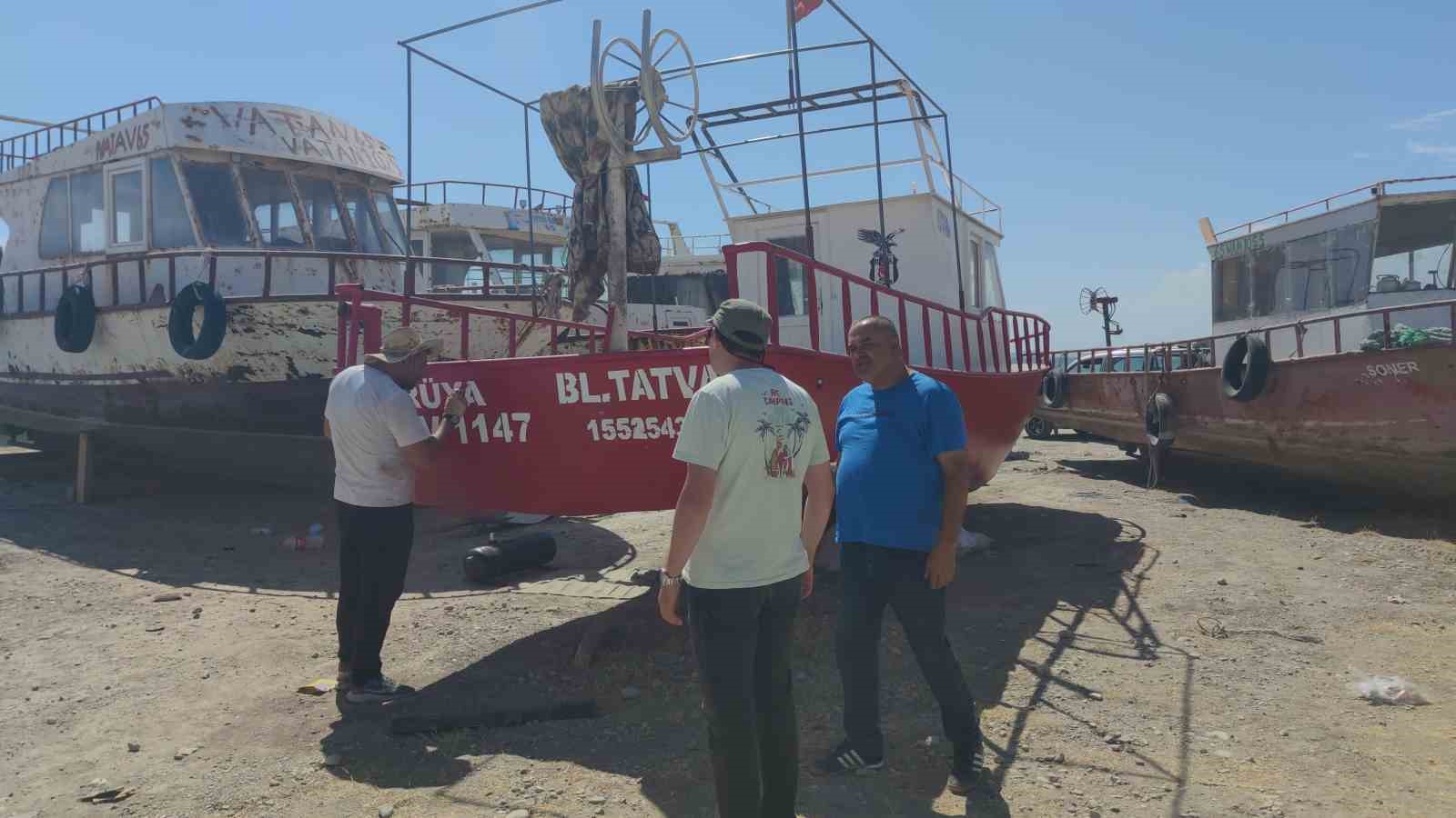 Vanlı balık&ccedil;ılar yarın &rsquo;Vira Bismillah&rsquo; diyecek
