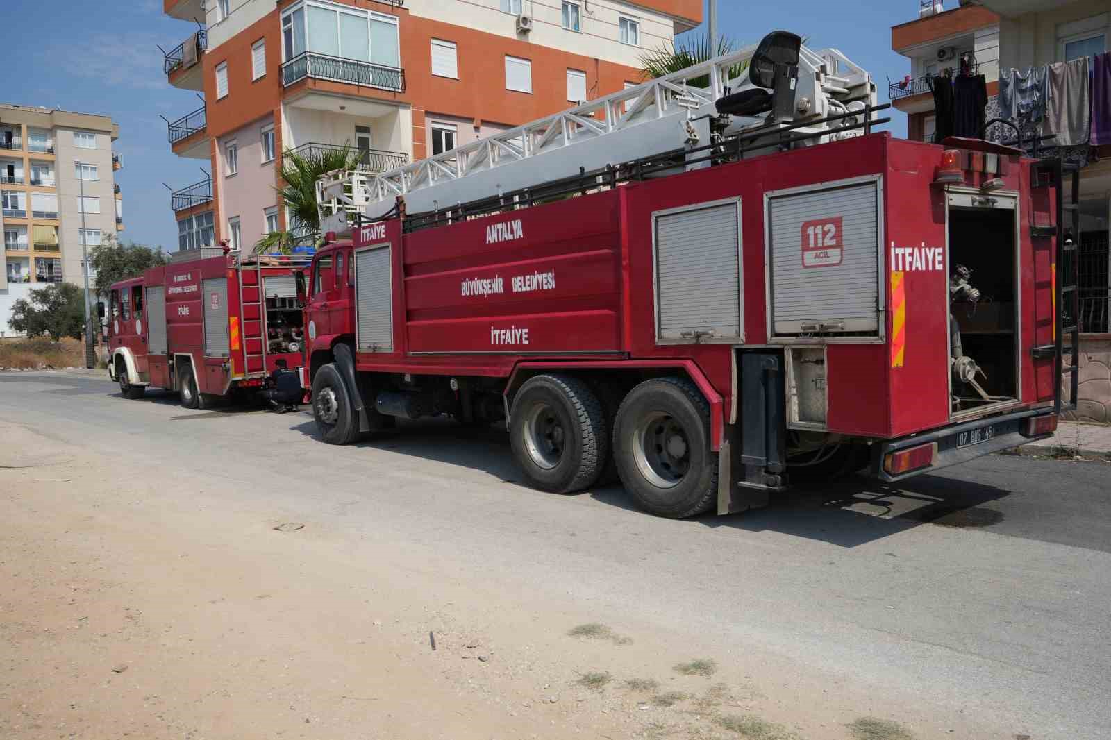 Oğlunun evini yaktığını komşularının telefonuyla &ouml;ğrendi: "Yakacağım yakacağım dedi, yaktı anam"
