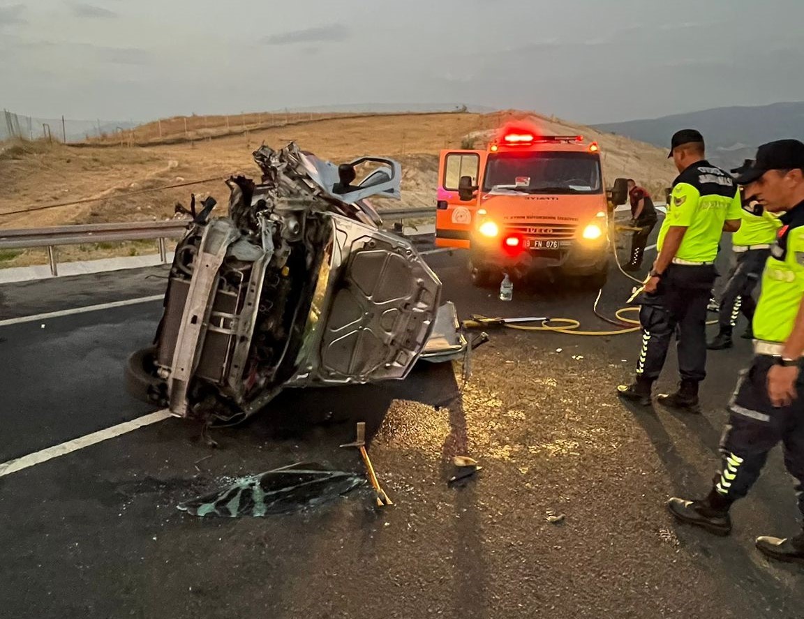 Yenipazar&rsquo;da trafik kazası: 3 yaralı
