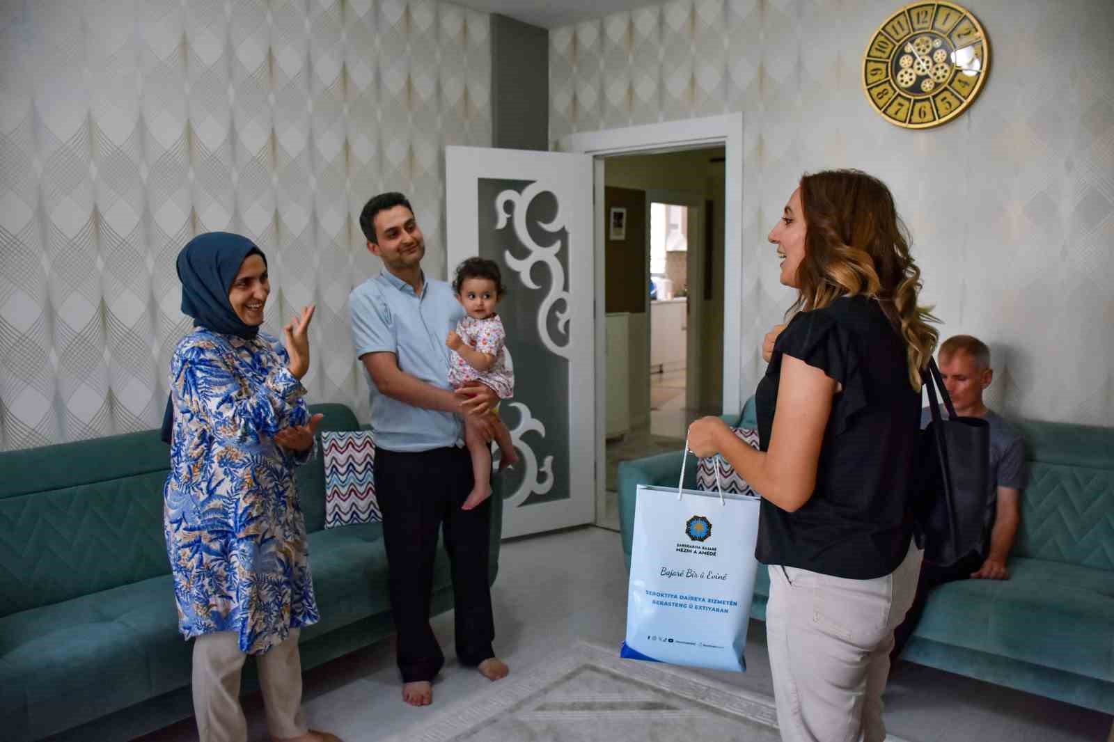 Diyarbakır’da işitme engelli ailelere ’Titreşimli Bebek Telsizi’ desteği