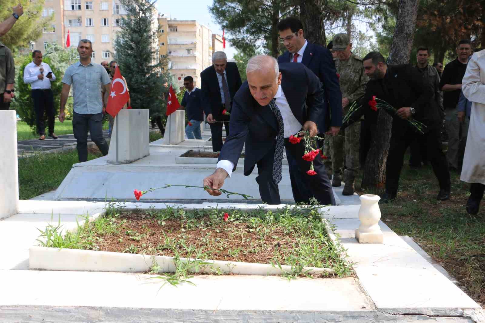 15 Temmuz şehitleri Diyarbakır&rsquo;da dualarla anıldı
