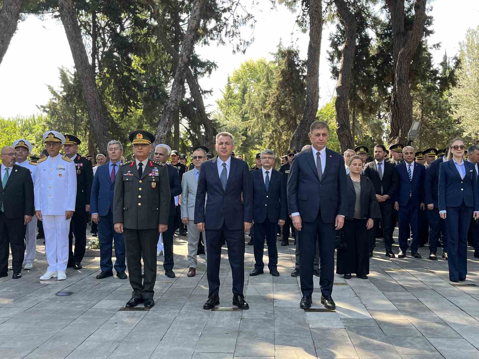 İzmir’de 15 Temmuz şehitleri dualarla anıldı