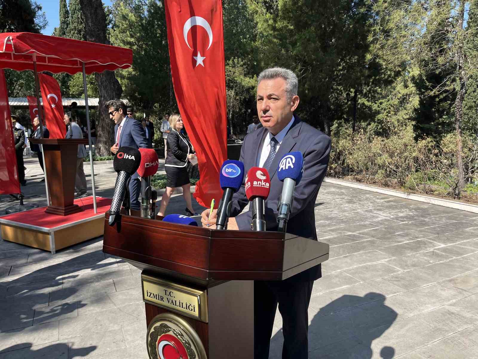 İzmir&rsquo;de 15 Temmuz şehitleri dualarla anıldı
