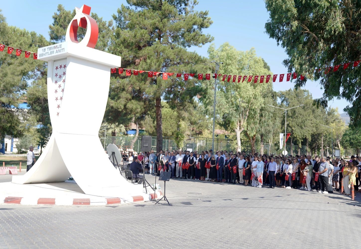 Ege Üniversitesi 15 Temmuz’da bir kez daha tek yürek oldu
