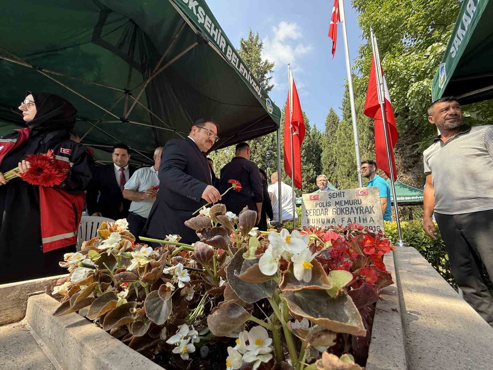15 Temmuz şehidi, 9&rsquo;uncu yıl d&ouml;n&uuml;m&uuml;nde mezarı başında anıldı
