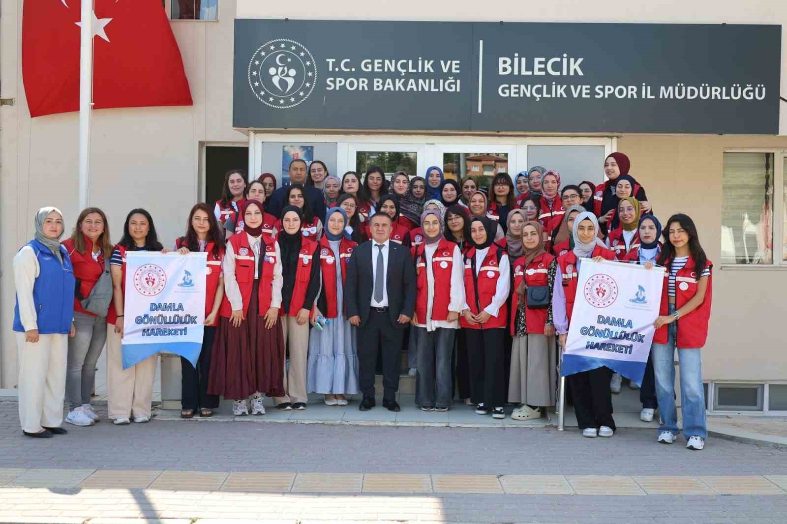 Bilecik&rsquo;te g&ouml;n&uuml;ll&uuml;l&uuml;k r&uuml;zgarı esti
