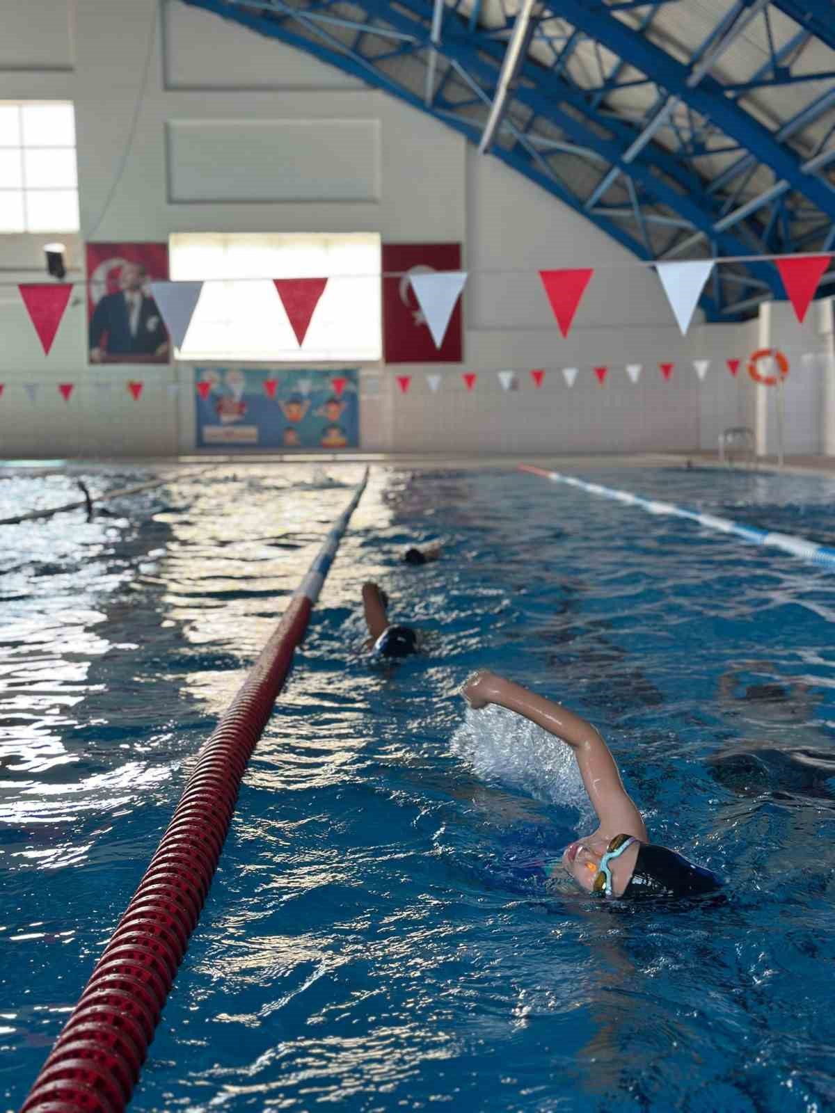 15 Temmuz anısına y&uuml;zme m&uuml;sabakaları tamamlandı
