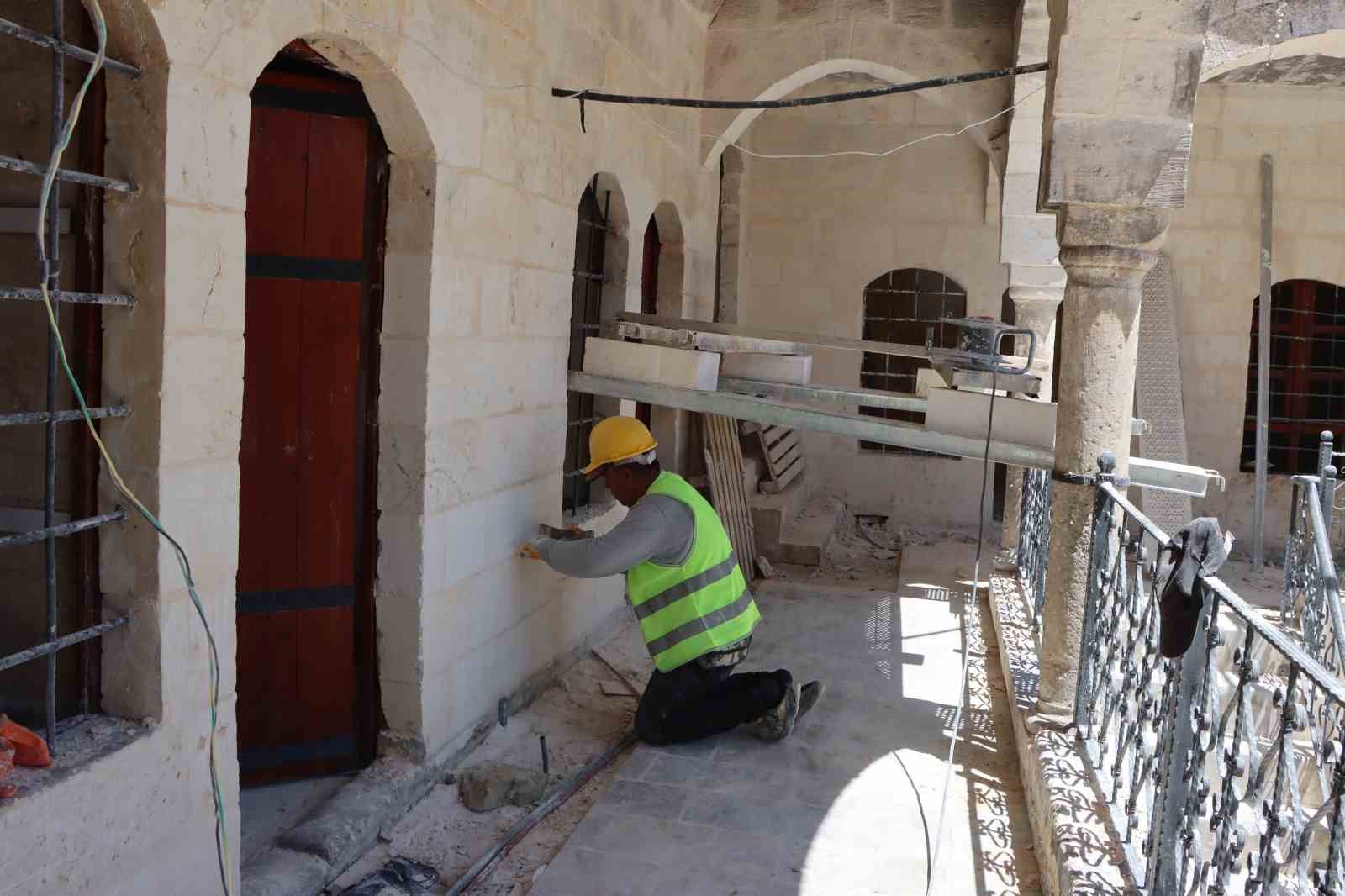 400 yıllık Barutçu Hanı restorasyon çalışmalarıyla yeniden gün yüzüne çıkıyor
