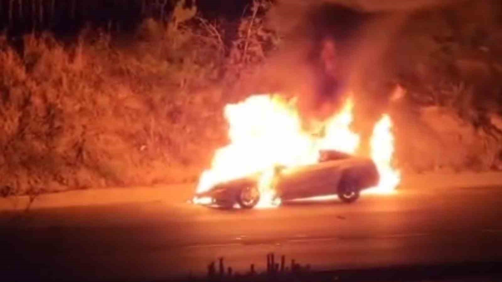 Tekirdağ’da seyir halindeki otomobil alev alev yandı