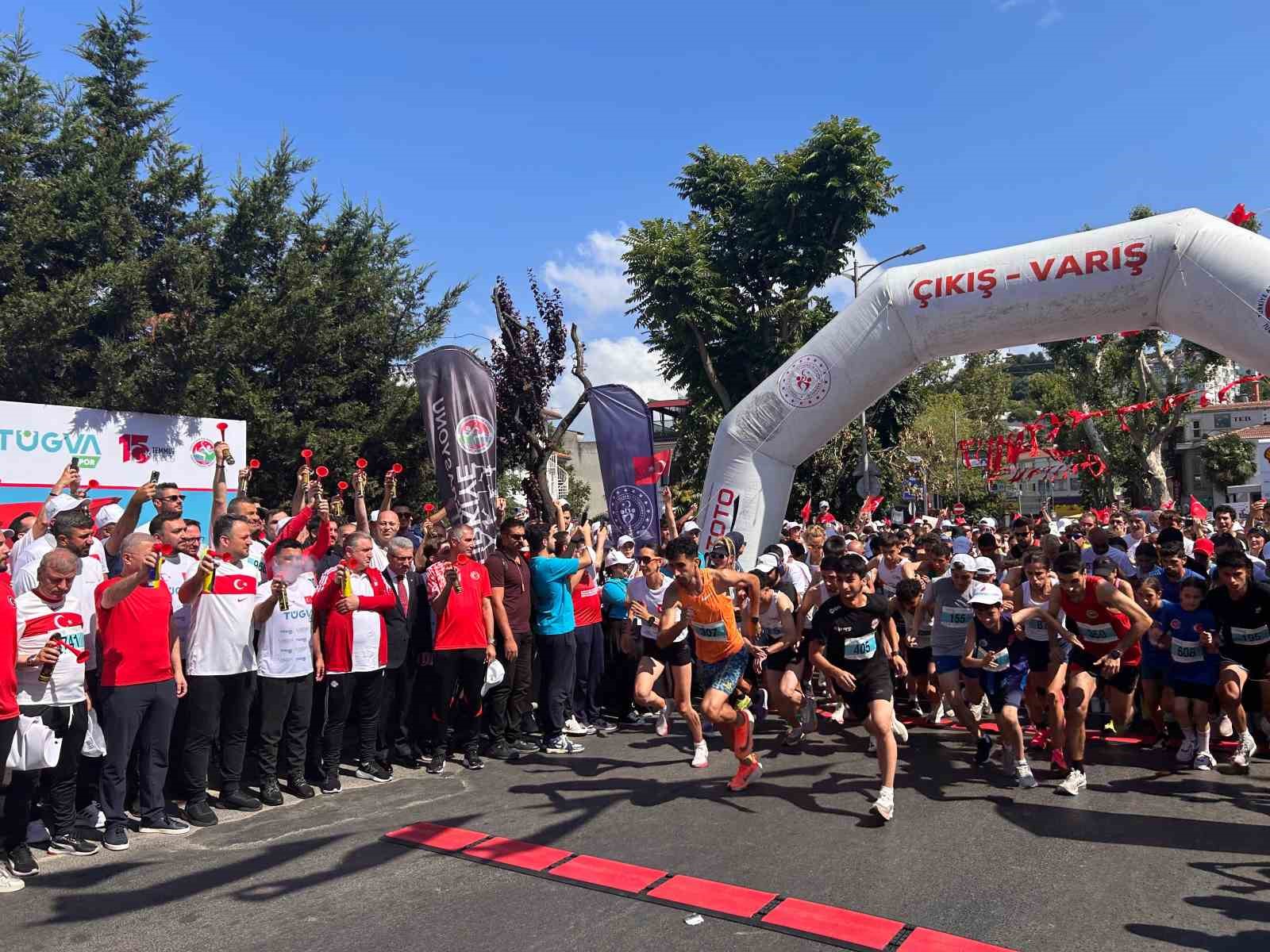 15 Temmuz şehitlerini anmak için Çengelköy 5. Vatan Koşusu’nda koştular