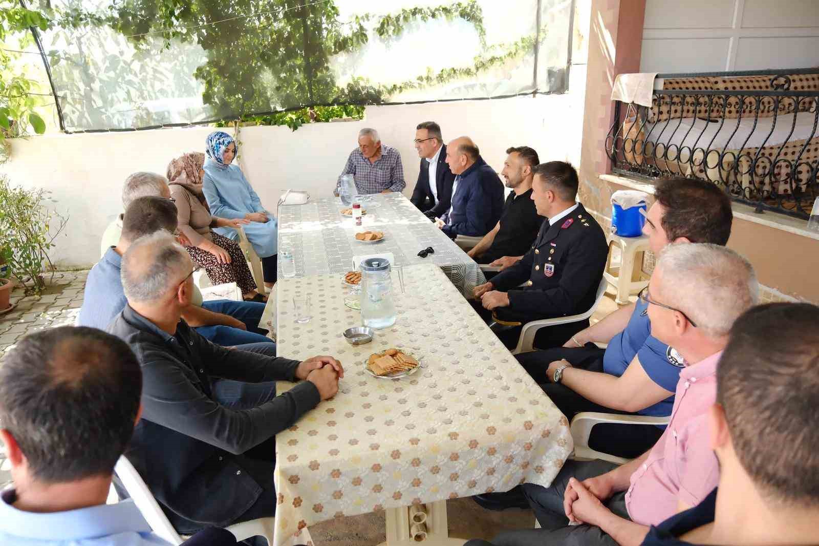 Sarıg&ouml;l Kaymakamı&rsquo;ndan şehit kabrine anlamlı ziyaret
