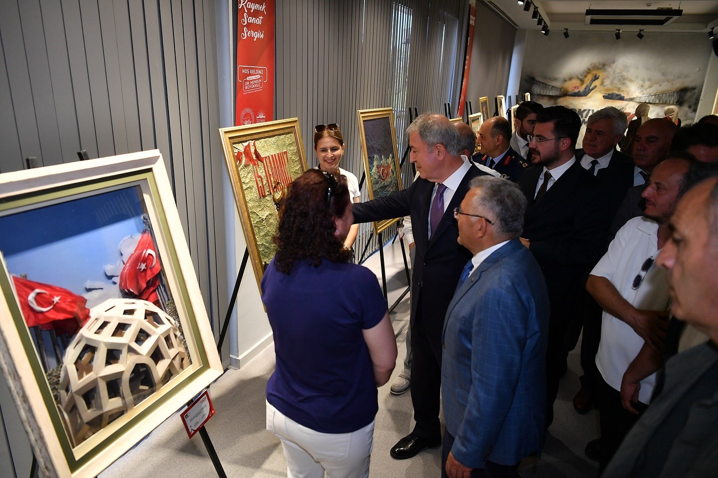 Kayseri B&uuml;y&uuml;kşehir, 15 Temmuz&rsquo;un ruhunu sanatla anlattı: &lsquo;Zaferin Adı T&uuml;rkiye&rsquo; sergisi a&ccedil;ıldı
