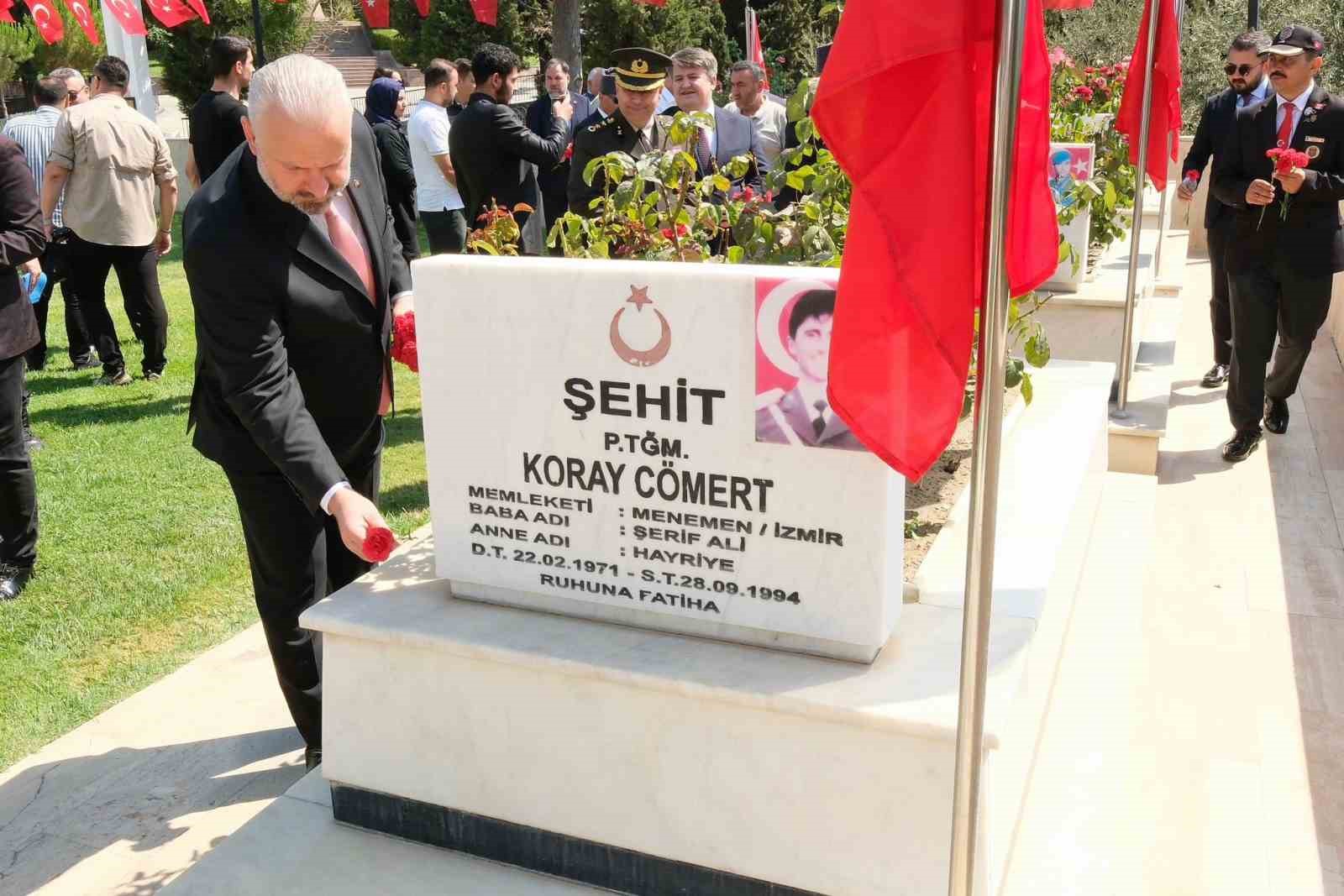 15 Temmuz şehitleri Menemen&rsquo;de t&ouml;renle anıldı
