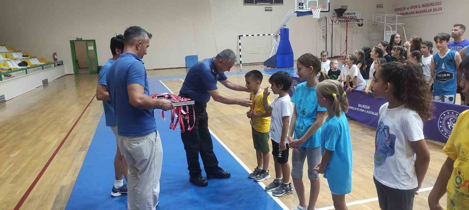 Burhaniye’ de 15 Temmuz spor yarışmaları düzenlendi
