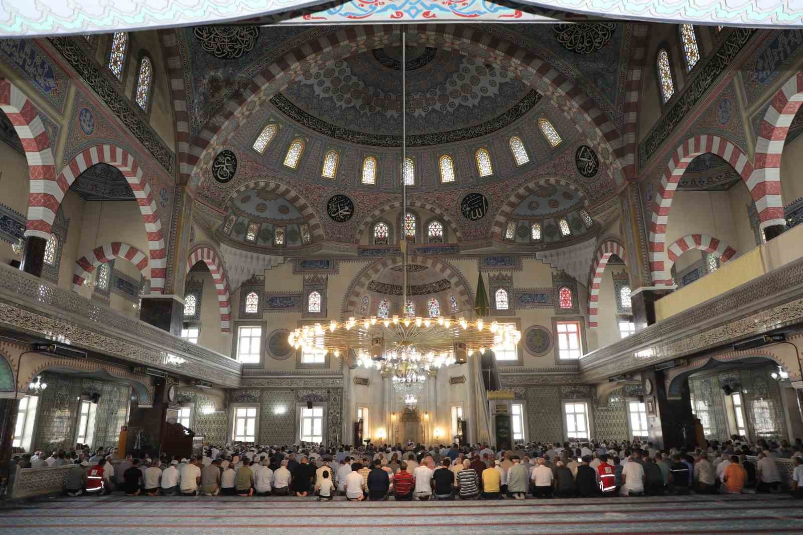 Camilerde 15 Temmuz şehitleri i&ccedil;in mevlit
