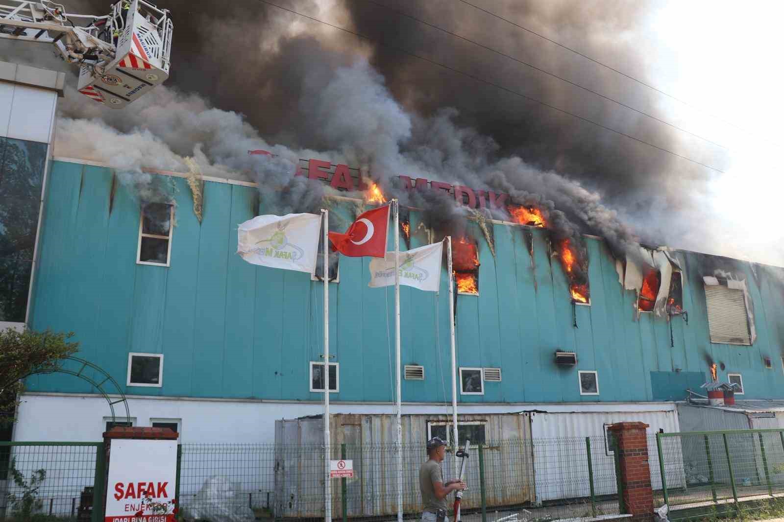 Bolu’da medikal fabrikasında yangın çıktı