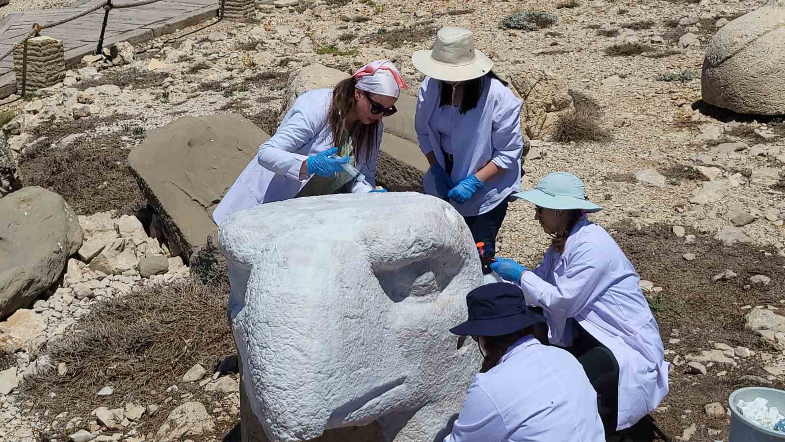 Nemrut Dağı’ndaki heykellere nano kireç enjekte edildi