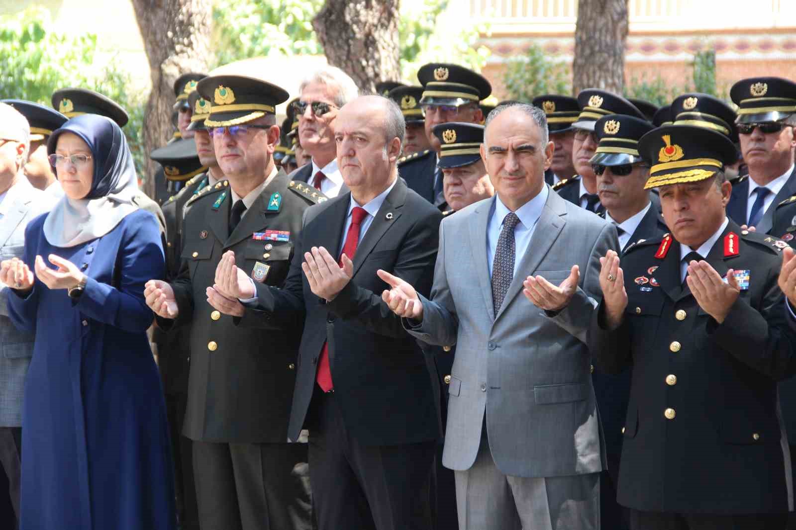 Manisa’da 15 Temmuz şehitleri dualarla anıldı