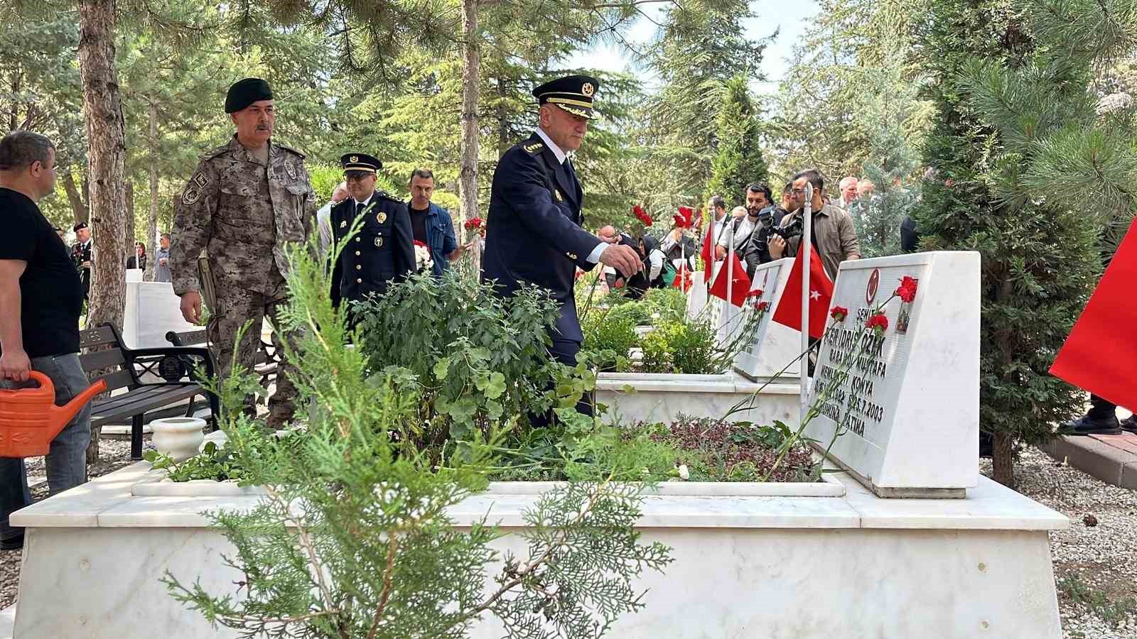 Konya’da 15 Temmuz etkinlikleri şehitlik ziyareti ile başladı
