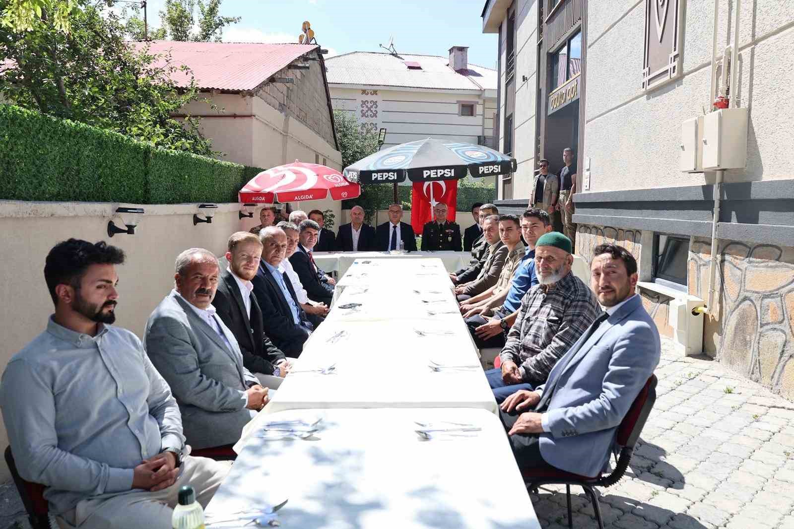 Ağrı Valisi Koç’tan 15 Temmuz gazisine anlamlı ziyaret