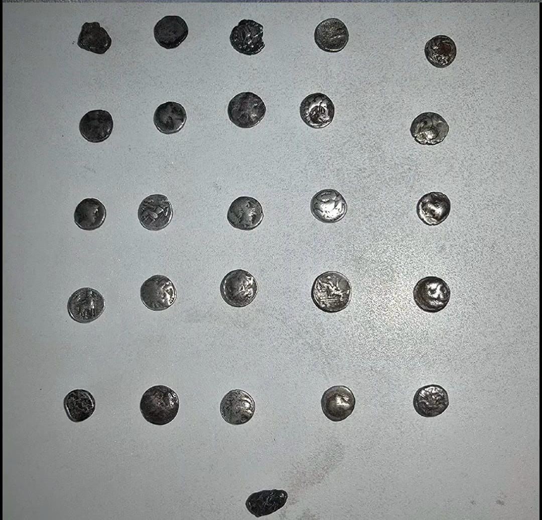 Çorum’da şüpheli araçtan 26 adet sikke çıktı