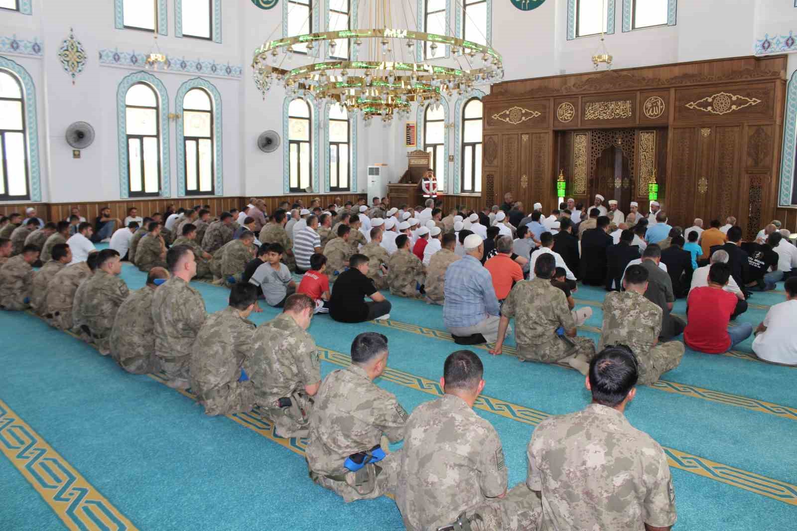 Siirt&rsquo;te 15 Temmuz şehitleri dualarla anıldı
