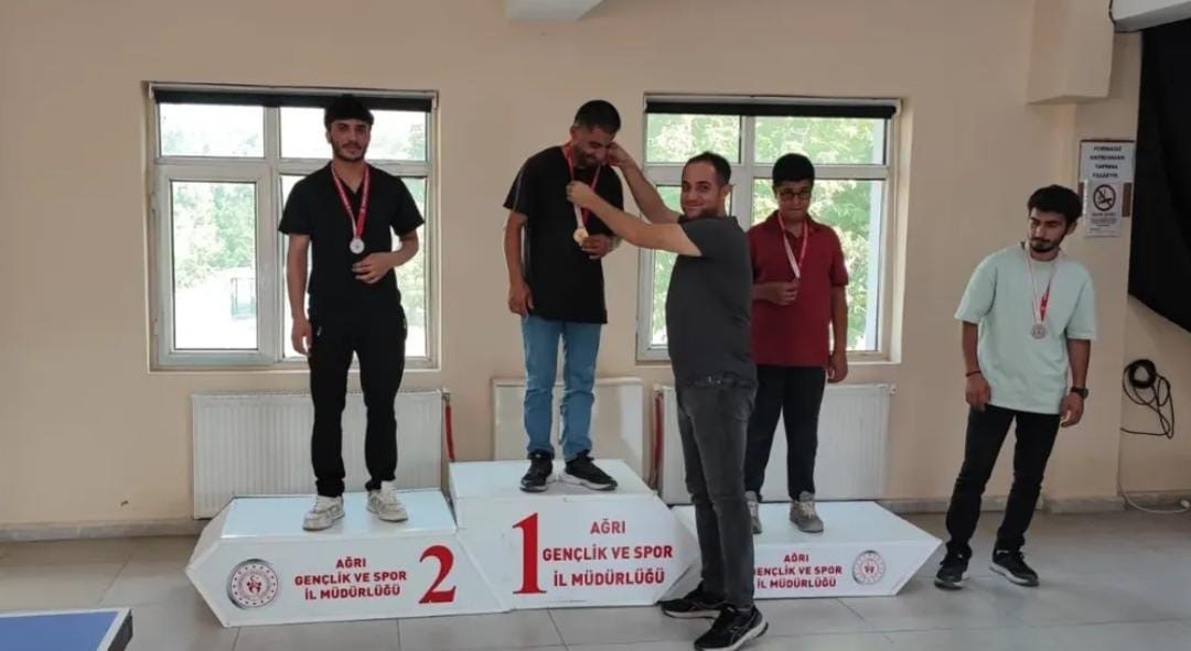 Hamur&rsquo;da masa tenisi turnuvası yapıldı
