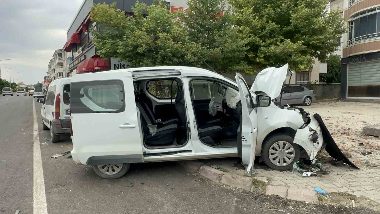 Elazığ’da zincirleme trafik kazası: 3 yaralı