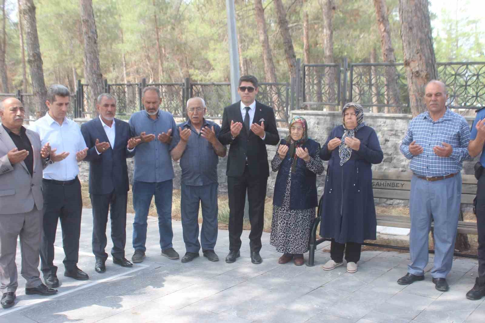 Yavuzeli&rsquo;nde 15 Temmuz şehitleri anma programı kapsamında şehitlik ziyaret edildi
