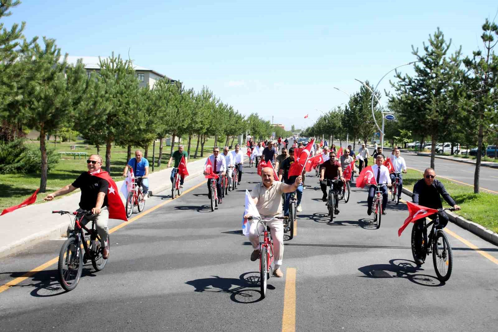 Ağrı’da 15 Temmuz anısına bisiklet turu düzenlendi
